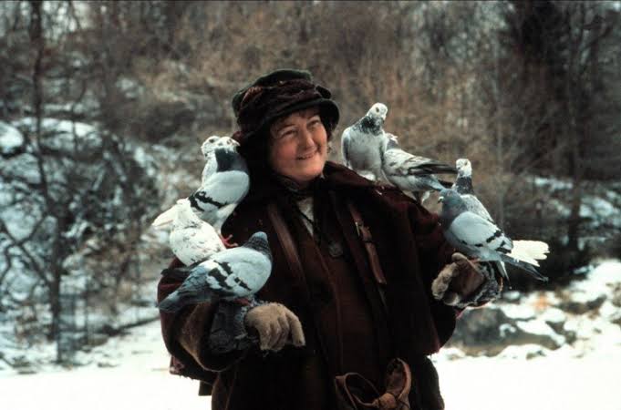 SE_Express20's tweet photo. Actress Brenda Fricker, who was known as the bird lady in 'Home Alone 2,' has passed away at age 81. She was the first Irish actress to win an Oscar for 'My Left Foot.' She appeared in over 90 films and TV shows in her career. #RIP #brendafricker #actress #homealone

📸: NBC News https://t.co/B6HJEyB6zi