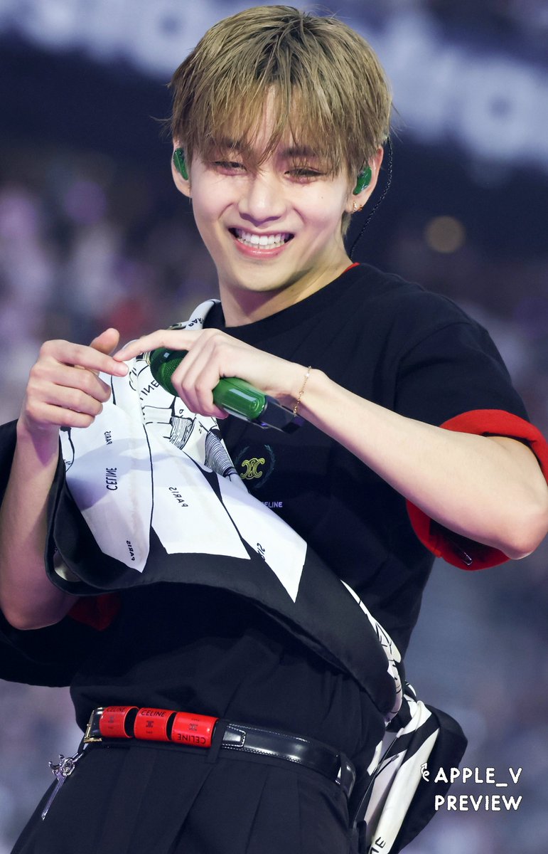APPLE_V_KR's tweet photo. 260717
ARIRANG WORLD TOUR IN PARIS DAY 1
프리뷰♡♡♡
#TAEHYUNG #BTSV #BTS_WORLDTOUR_PARIS https://t.co/7nyWVqjnFd