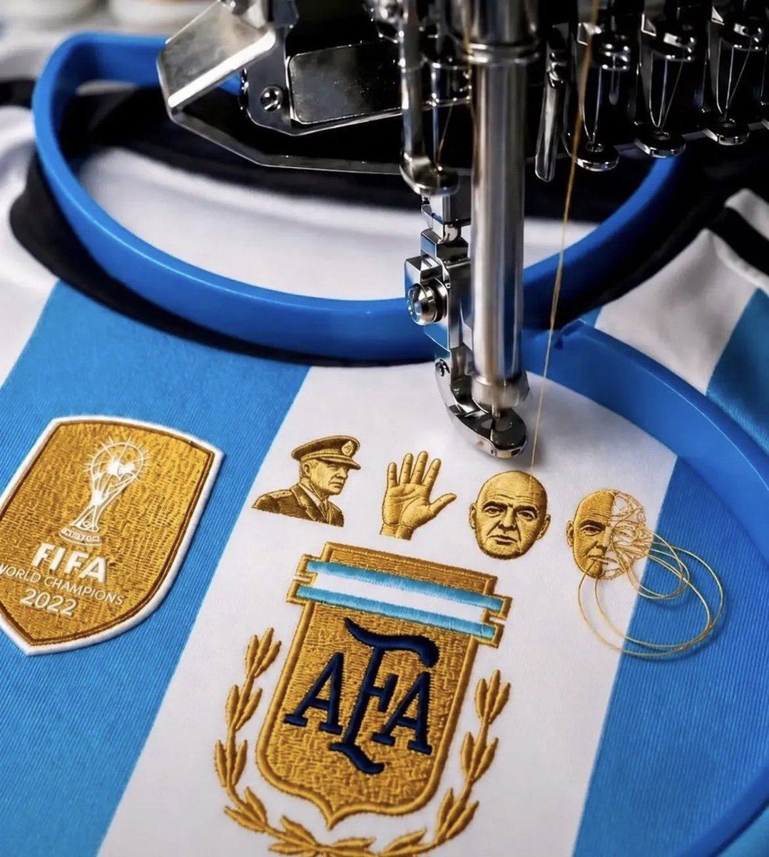 divaraneda's tweet photo. Ya fabricando la nueva camiseta de @ARGENFIFA 
Ajjajajaja #mundialdefútbol2026 #futbol  #soccer https://t.co/o8uGX58fXY