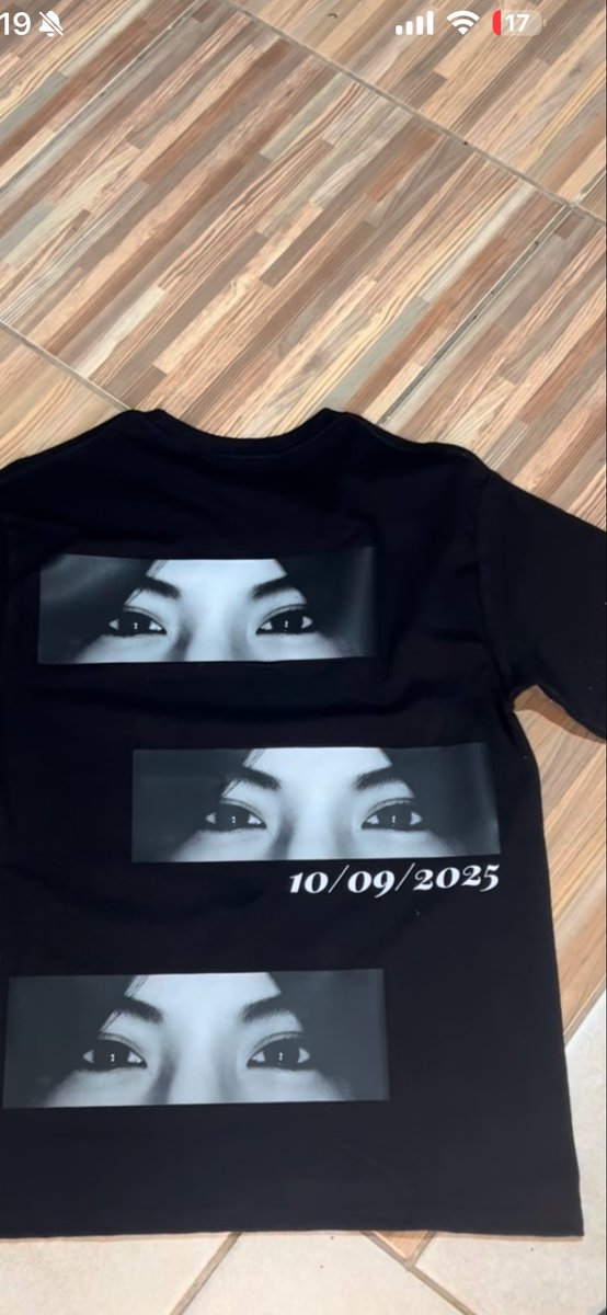 aleynayln01's tweet photo. Hiçbirşeyi bu kadar çok kıskanmamıştım 🫠(göz resimli tshirt) https://t.co/X0yViL2rNN