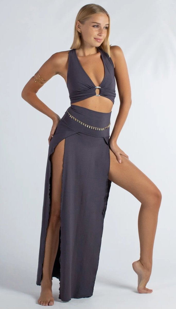 KiTsunFae's tweet photo. @BaiyueMaowa Will you be making/does the model have any long skirts like this? And similar top? https://t.co/7ofeLd8vnp