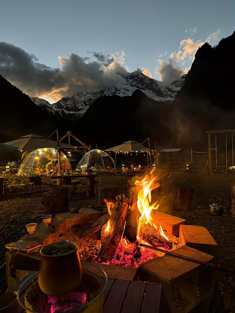 kaczkah's tweet photo. Just wrapped the most perfect sunset camping night: marshmallows roasted to golden perfection, stars brighter than city lights, and no work emails in sight. Pure magic under the open sky https://t.co/YoYWHdwiwy