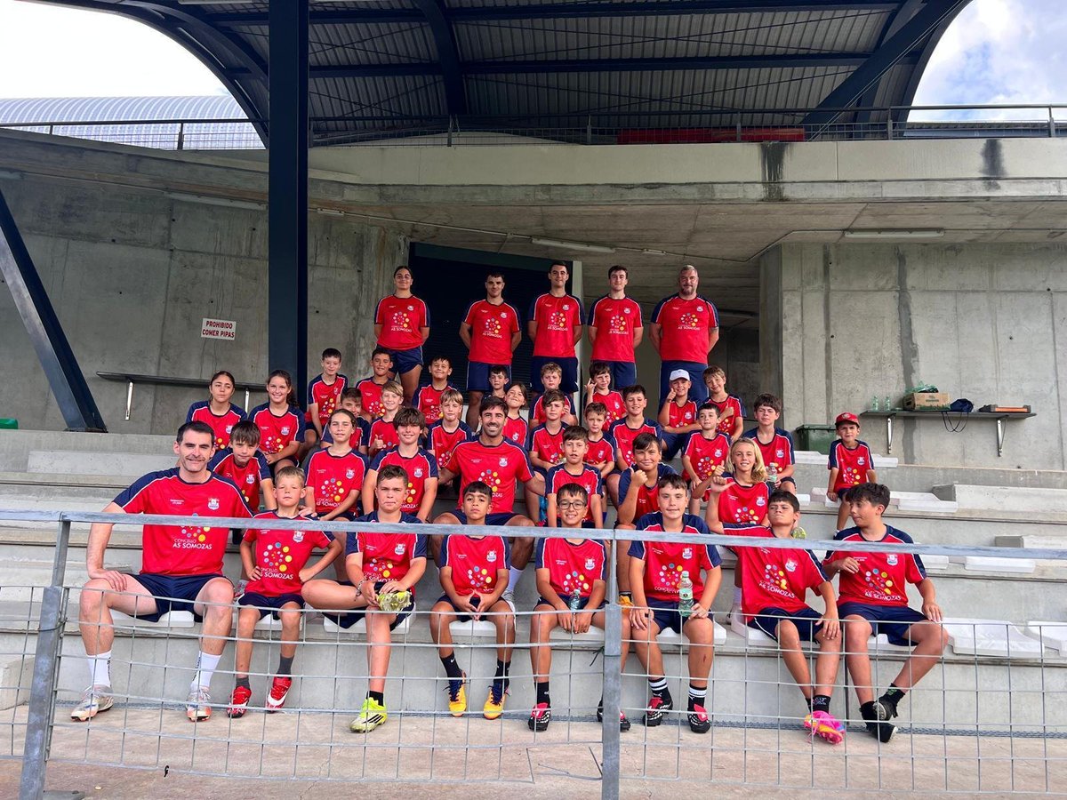 EIrmandinos's tweet photo. Hoxe foi un dia cheo de emocións...e  é que foi o último día de campus na nosa primeira edición...e que decir,quedamos con ganas de mais...pero bueno,e o primeiro de moitos!
Hoxe,tivemos a sorte de recibir a visita de @antondevicente e de Javi Mandaluniz https://t.co/rj982qkj8j