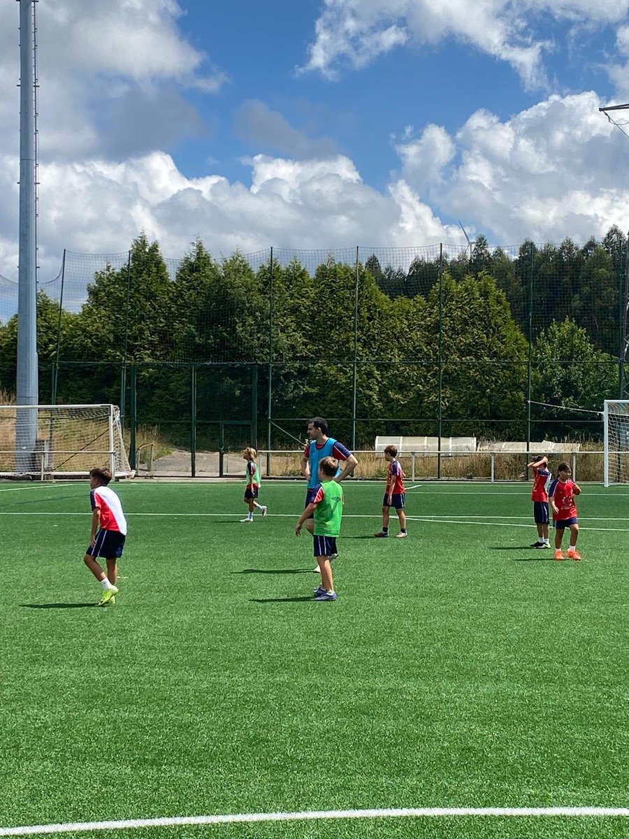 EIrmandinos's tweet photo. Hoxe foi un dia cheo de emocións...e  é que foi o último día de campus na nosa primeira edición...e que decir,quedamos con ganas de mais...pero bueno,e o primeiro de moitos!
Hoxe,tivemos a sorte de recibir a visita de @antondevicente e de Javi Mandaluniz https://t.co/rj982qkj8j
