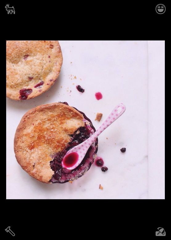 narai_sb's tweet photo. Playing video games with a friend. Fresh mid-summer blackberries are plump, layered, and possess a rich, sweet taste, nurtured by the natural summer environment to provide a pure seasonal flavor.🧿 https://t.co/5rD9XIRSIY