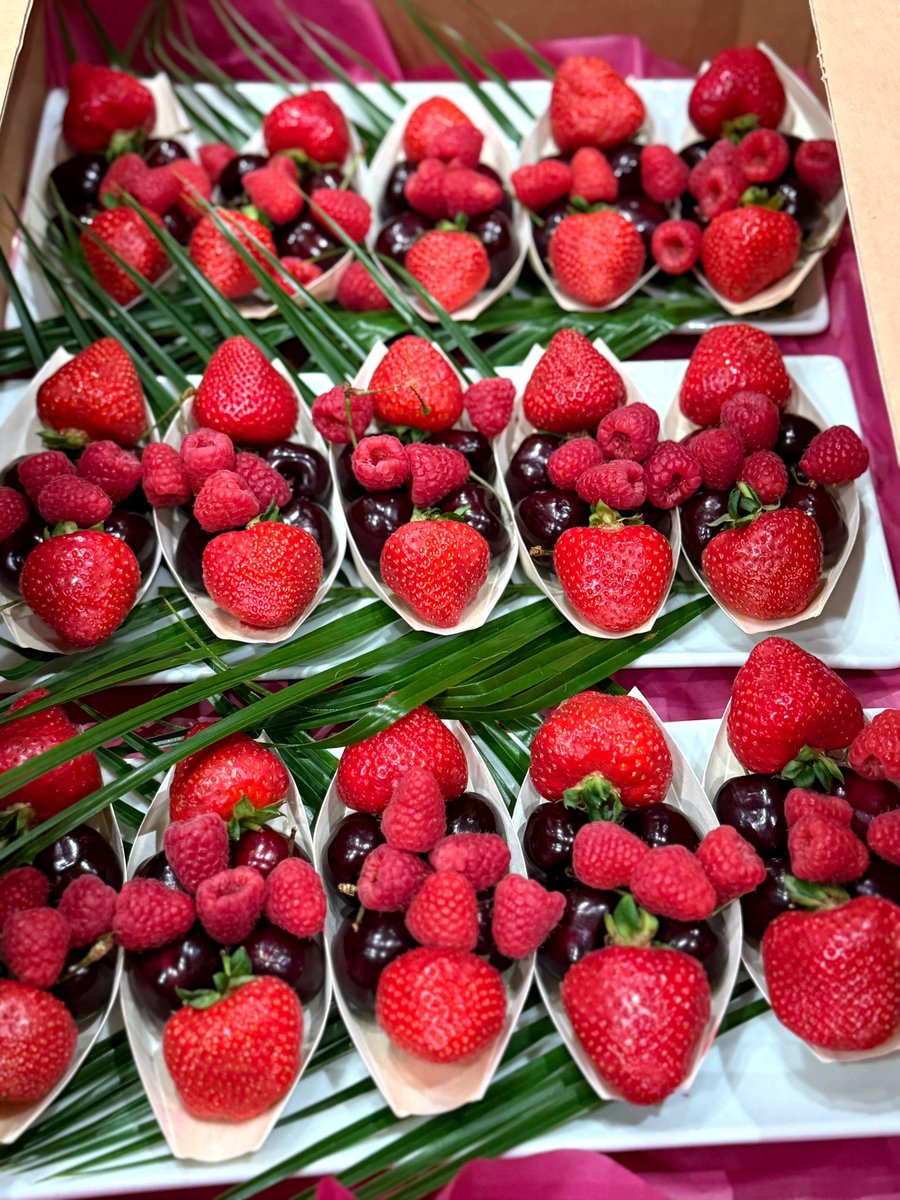 ProTechFuture's tweet photo. British berries at their very best at the Worshipful Company of Fruiterers’ Summer Court Dinner, held in the beautiful surroundings of Haberdashers’ Hall. A wonderful evening honouring the City’s rich livery tradition and celebrating excellence across the fresh produce industry. https://t.co/DfnaPQzMqt