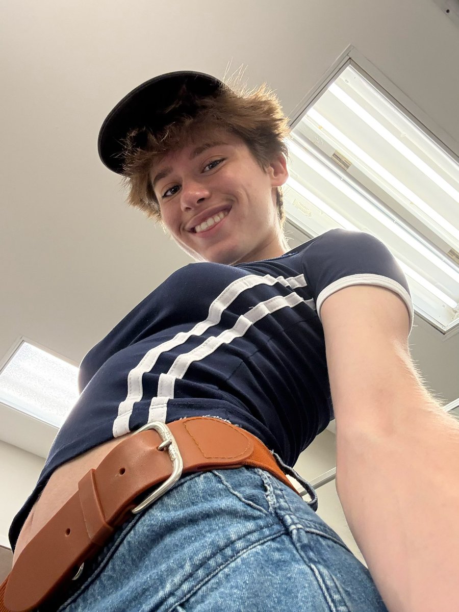 cutietboyy's tweet photo. Would you swipe right? ☺️ https://t.co/iFhq1qqJUC