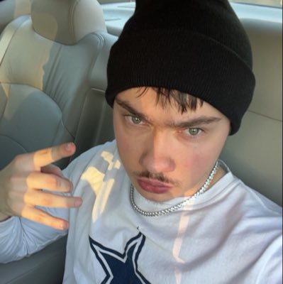 Palefaceslangin's tweet photo. #NewProfilePic https://t.co/oLnUrKgYjE