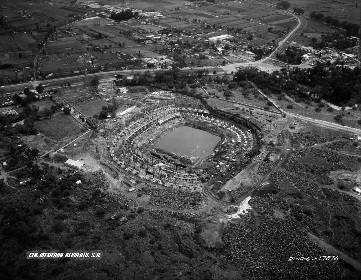 googlemexico's tweet photo. ¡El Estadio Azteca como nunca lo habías visto! 🏟️✨ Explora 60 años de leyenda futbolística en la Ciudad de México de la mano de Google Earth y la Fundación ICA: https://t.co/q4Mu8NPMnV

Desde su construcción en los 60 hasta hacer historia mundialista en tres ediciones (1970, 1986 y 2026). Descubre su evolución con imágenes aéreas históricas y un recorrido interactivo digital único. 🗺️⚽