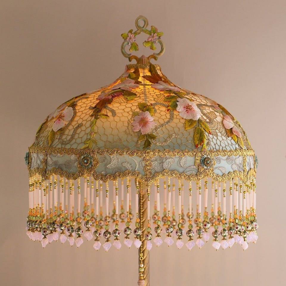 prettiestavenue's tweet photo. need this lamp https://t.co/FVT0u9IxFX