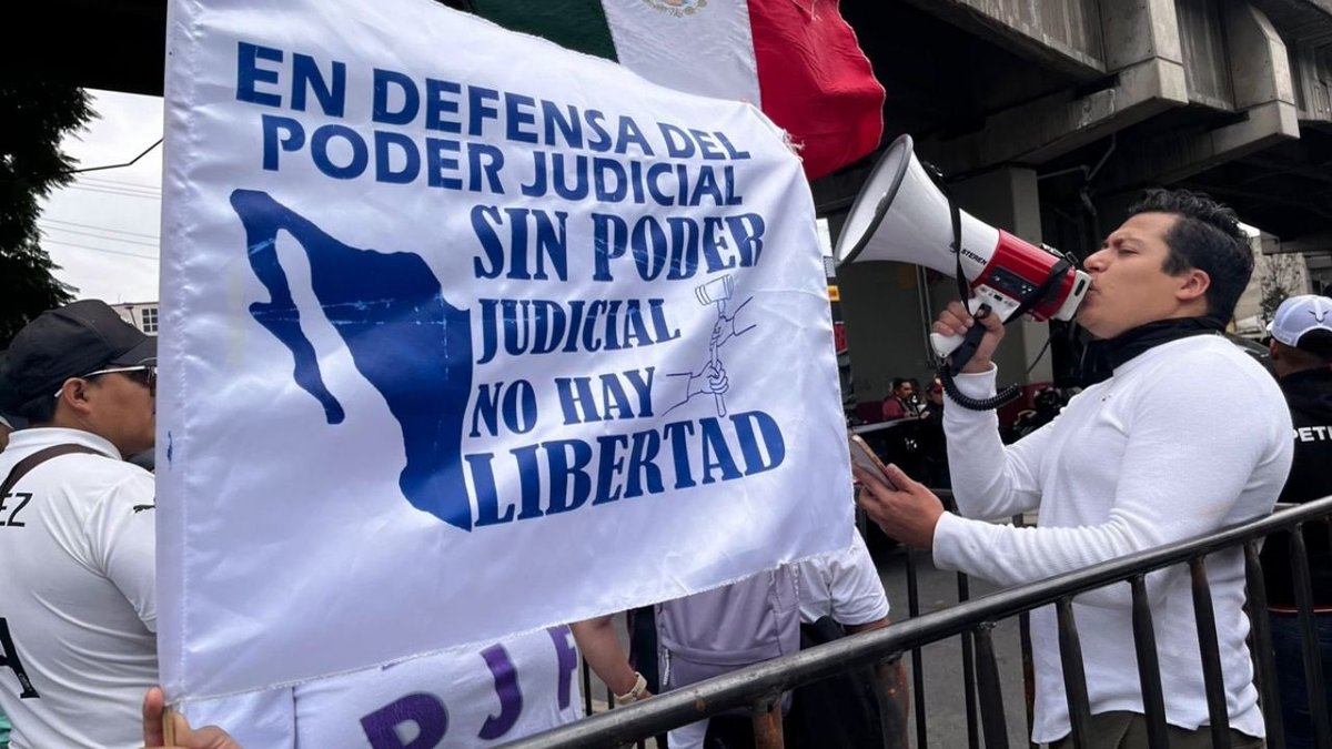 PjfSecretario's tweet photo. 🤡 Ya están llegando las evaluaciones de los electos.
Algunos no acreditaron la “evaluación”.
Entiéndase: son acosadores, ignorantes y flojos.
Ahí está la “justicia más cercana a las personas” 🫠