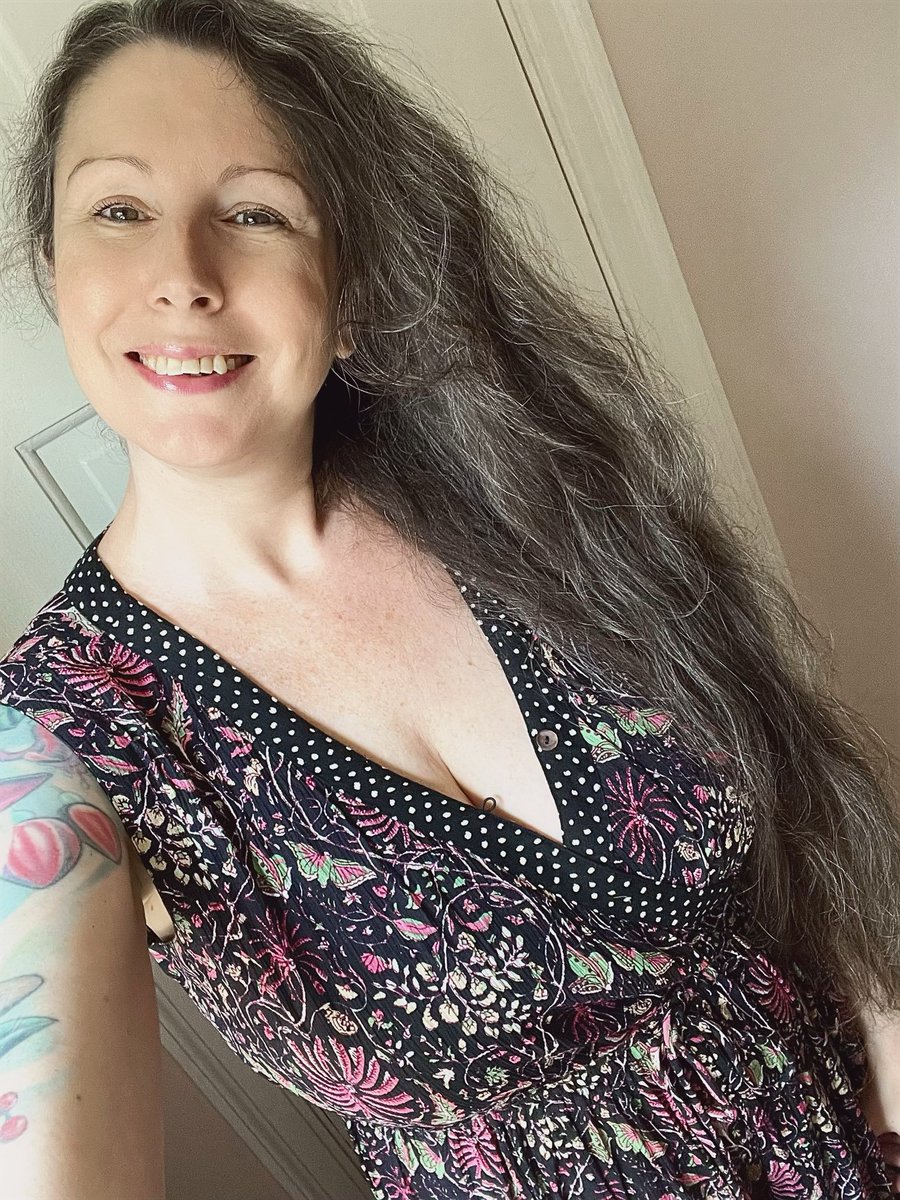 PanRhonda0's tweet photo. I feel very pretty today 🥰💗
(Also, that’s a jumpsuit, not a dress, so I also feel quite stylish!) https://t.co/nxY2I4dnOt