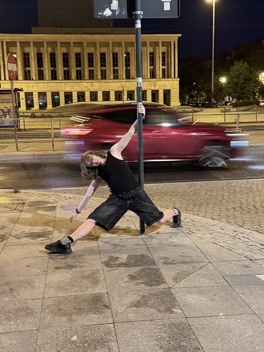 RAIN33ME0W's tweet photo. @365doubt kpoprodiem ;))) ~~tomasz M po RUMIE!!!!! 
tomek nie wiem co jest z toba mam nadzieje ze jutro bedziesz to pamietal spij slodko aniolku https://t.co/DBbF8iw19g