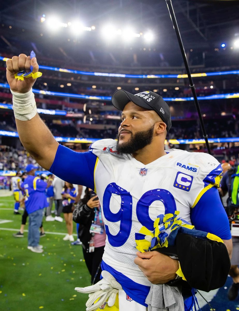GibbsVault's tweet photo. What do you think are the chances Aaron Donald comes back? https://t.co/cCTTQK3aAj