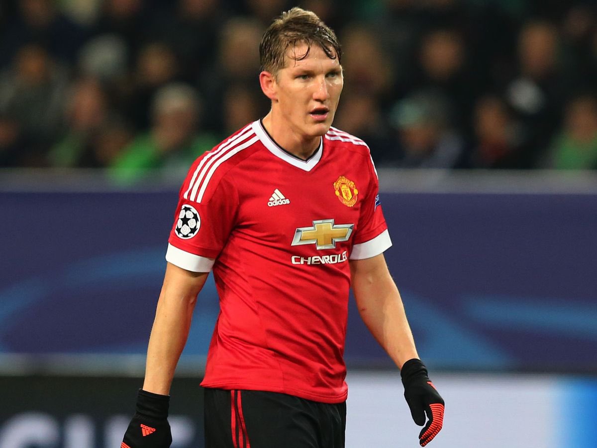 unnamedbutalone's tweet photo. Why does every footballer have a photo in this Manchester United kit? https://t.co/P1rT5pg6MZ