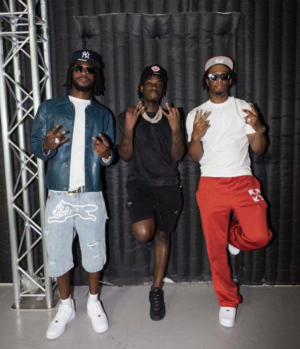 UKRapDaily's tweet photo. Young T &amp; Bugsey always have a hook for the summer man

Their new one with Kwengface is no exception. https://t.co/eHlJmzvL6P