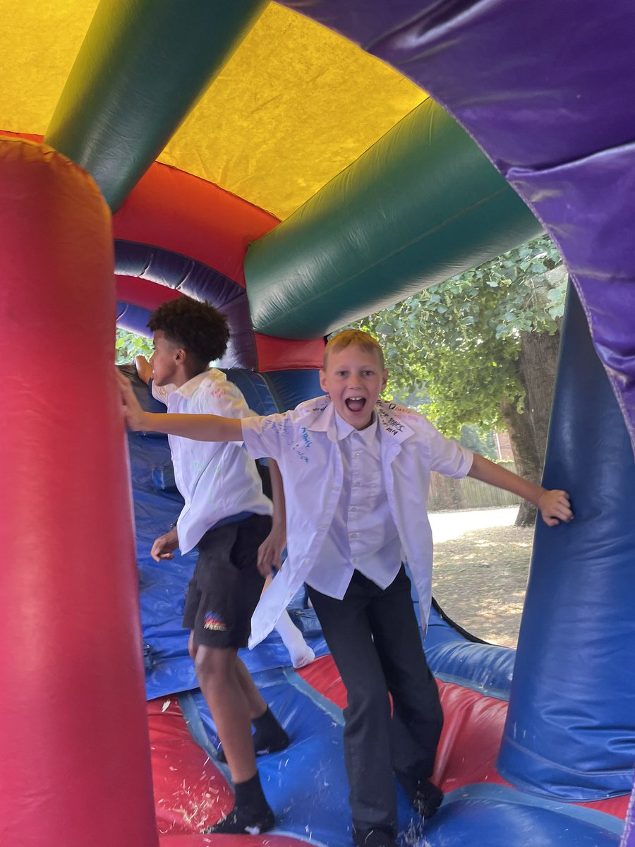 AbbeyPrimary's tweet photo. Lots of fun on the inflatables this afternoon #Y6 https://t.co/RqaxELbvLD