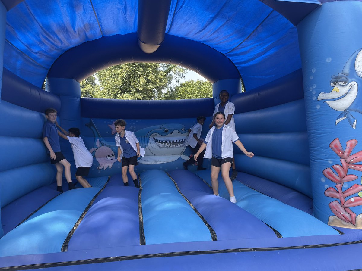 AbbeyPrimary's tweet photo. Lots of fun on the inflatables this afternoon #Y6 https://t.co/RqaxELbvLD