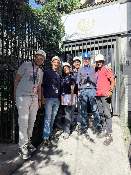 enlaucab's tweet photo. 📌@Ingenieriaucab_ en acción.

Tras el sismo del #24jun, la Escuela de Ingeniería Civil de la #UCAB ha trabajado junto a la Comisión Presidencial para apoyar en la evaluación de daños.

Se realizaron dos talleres para capacitar a ingenieros en la inspección de edificaciones. En total, se han formado 320 personas entre ingenieros, arquitectos y estudiantes.

También se ha evaluado el estado de las viviendas. En estas jornadas han participado:

👷‍♀️Aprox. 35 estudiantes de Ingeniería Civil
👷2 alumnos de Arquitectura
👨‍🏫La coordinación de 15 profesores