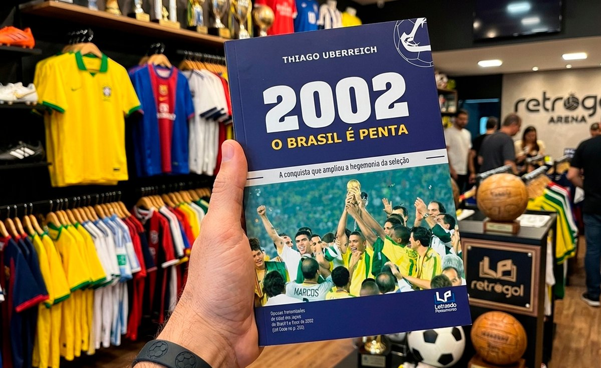 geraldonuness's tweet photo. “A última seleção amada pelo povo brasileiro”: livro resgata bastidores e glória do penta brasileiro em 2002. Acesse: https://t.co/OeOOO0gZE3 https://t.co/FZ5151oEyL
