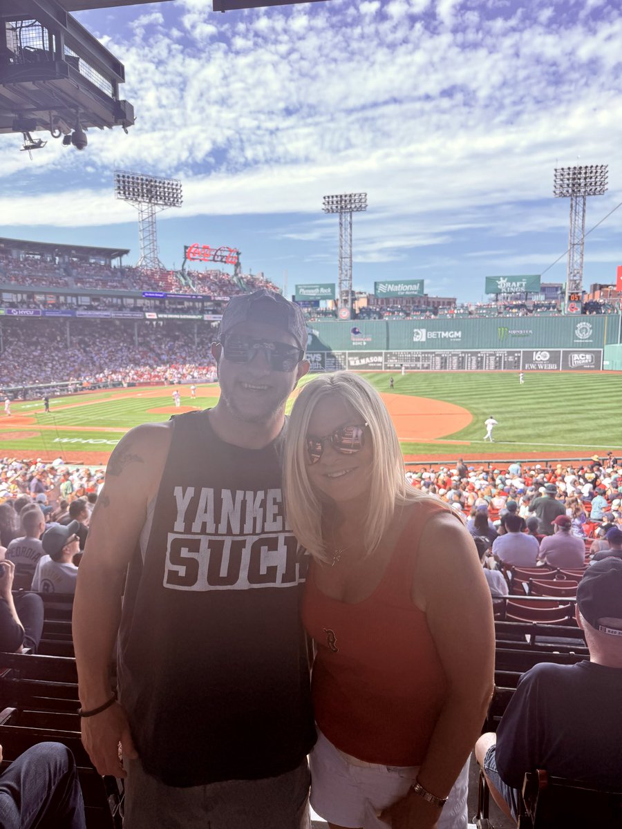 EastyTalks's tweet photo. 10 straight wins, 10-0 Sox, 

Mother’s Day game a success, now getting ready for Mom’s Bday game and walking back over. LFG 🤟

Contreras back, the Fens will be rocking tonight 🔥 https://t.co/yb7ZxL7BFd