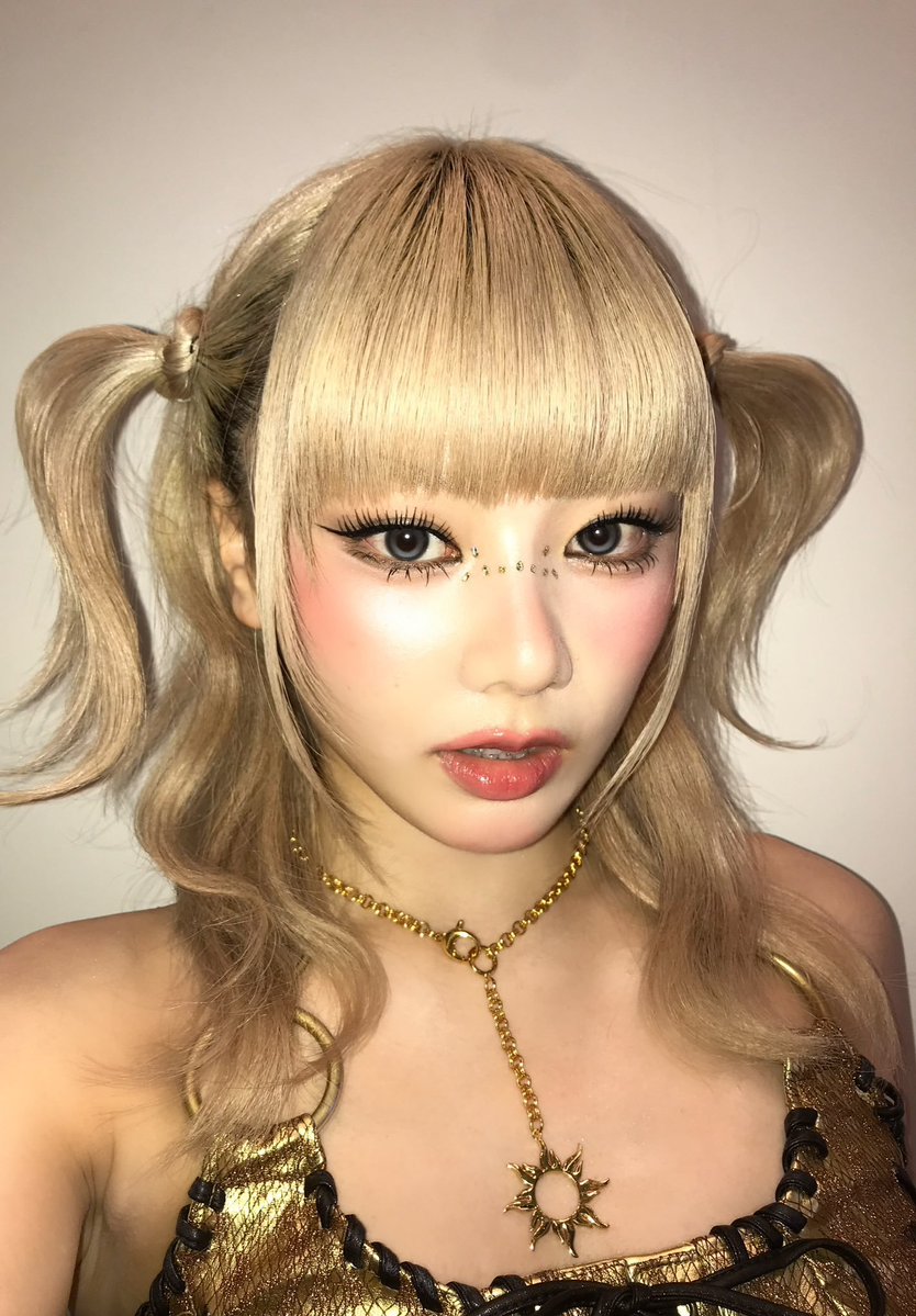alwaysxg's tweet photo. esse penteado dela.. tO maluka https://t.co/AqIzNBEuVv