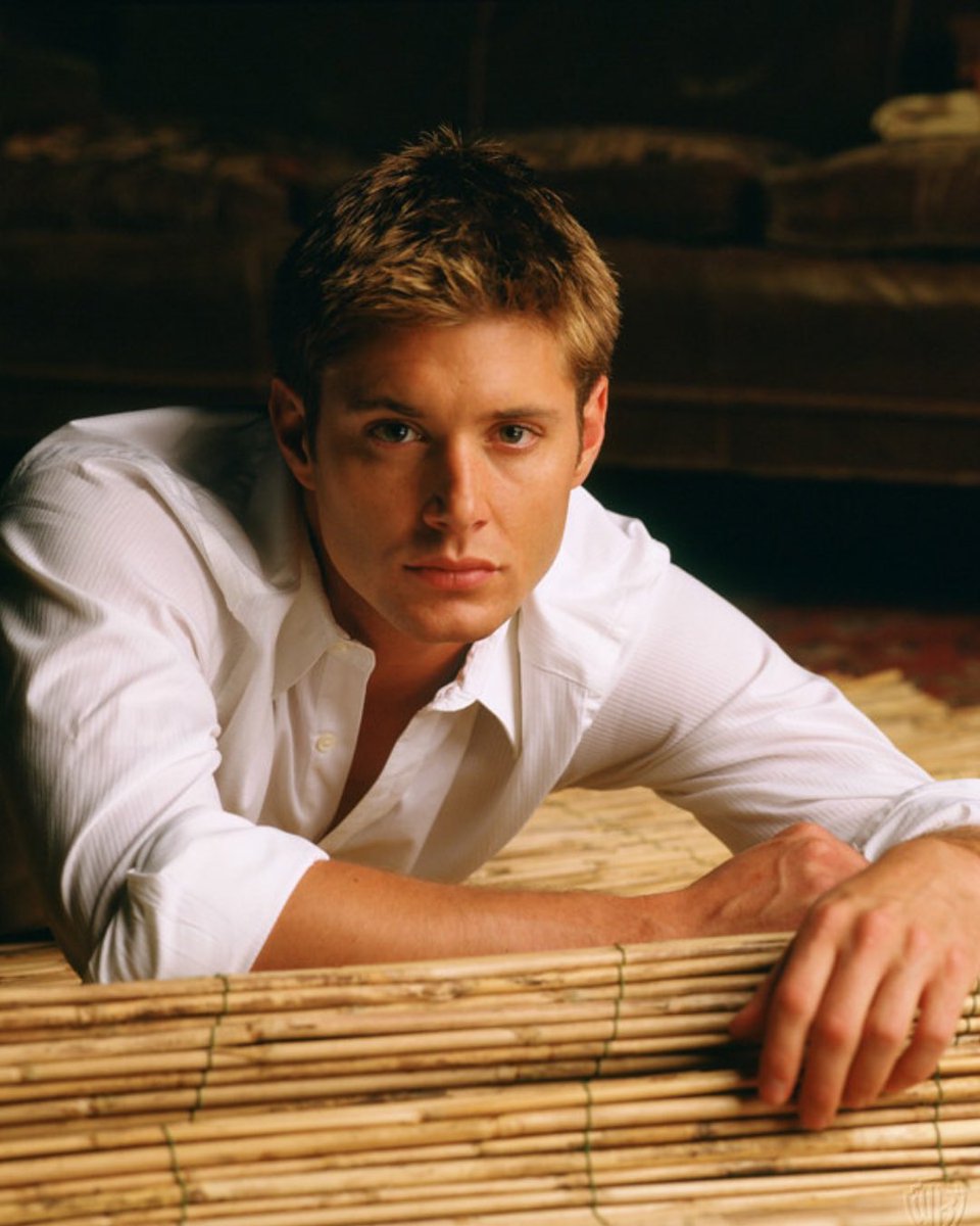 portaljacklesbr's tweet photo. 📸 | Jensen Ackles em photoshoot promocional da 4ª temporada de Smallville, em 2004. https://t.co/t1tIWkZaRv