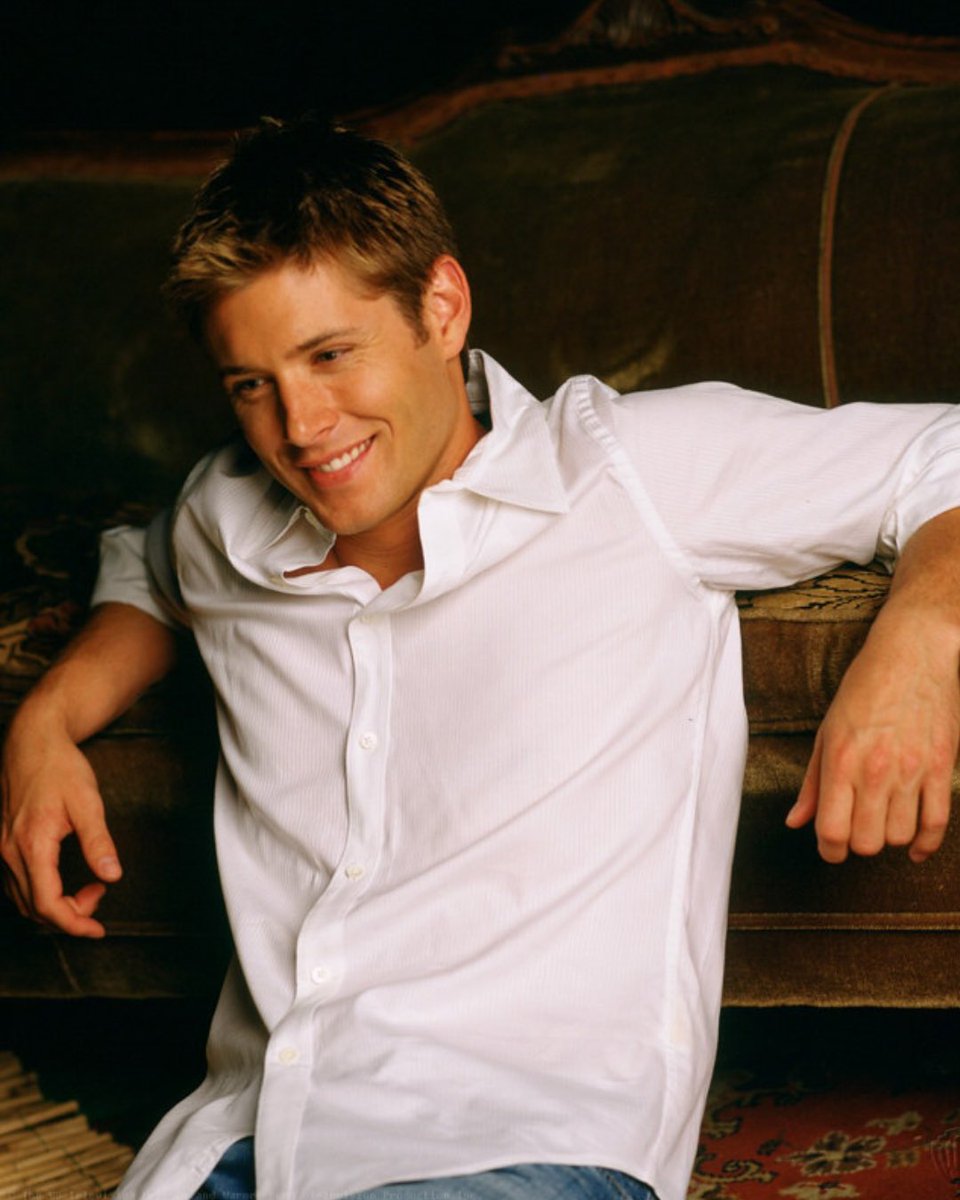 portaljacklesbr's tweet photo. 📸 | Jensen Ackles em photoshoot promocional da 4ª temporada de Smallville, em 2004. https://t.co/t1tIWkZaRv