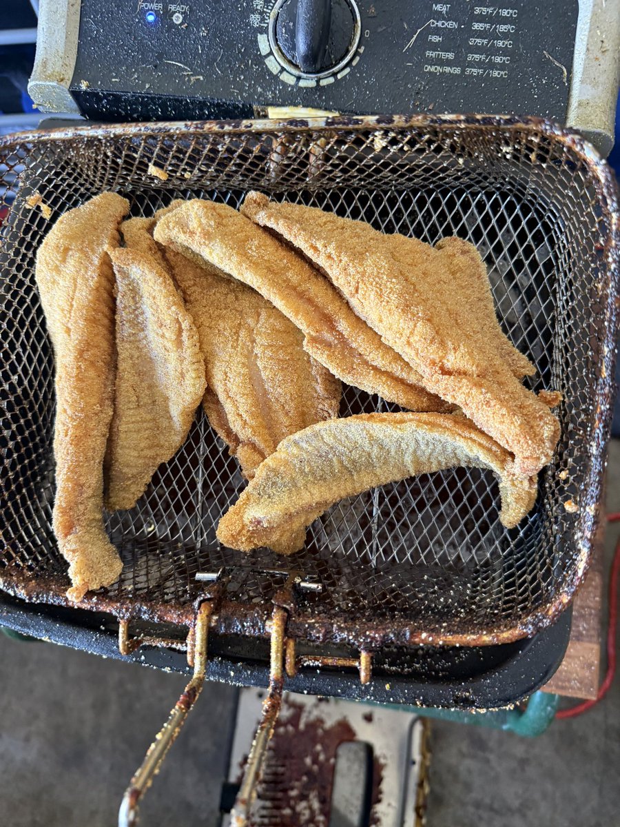PoetThaGod's tweet photo. Yall know what today is !!!!!! #FishFryFriday https://t.co/TpKJjq0Fe9