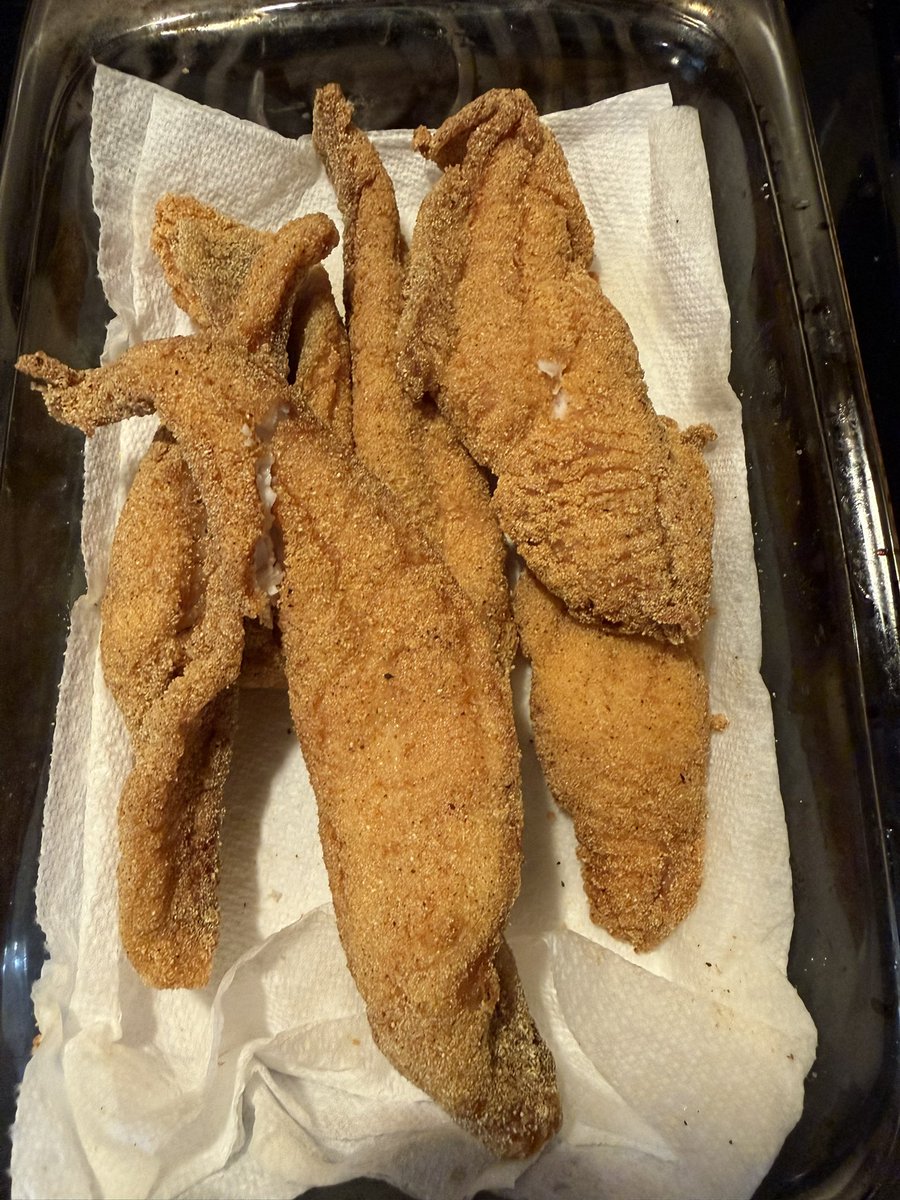PoetThaGod's tweet photo. Yall know what today is !!!!!! #FishFryFriday https://t.co/TpKJjq0Fe9