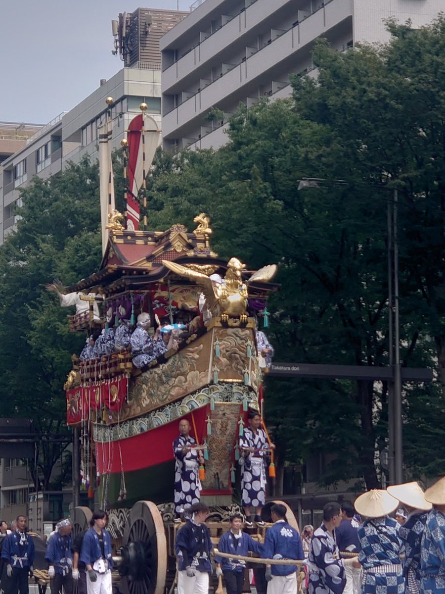 gitaka47's tweet photo. @momochi424 昨日は祇園祭・前祭の山鉾巡行でした✨
暑かった🥵
終わったらももちゃんと一緒にシャワー浴びたかった💏 https://t.co/DGlX9oIaOD