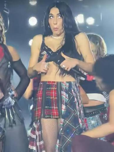 MarceOzz's tweet photo. Por cómo están ardidos los del gobierno con la selección, no sólo el himno tiene que cantar @lalioficial el domingo. En el entretiempo tiene que meter Fanático y hacer la córeo con Licha, Lo Celso, Otamendi y El Cuti. https://t.co/K6QR97qW4W