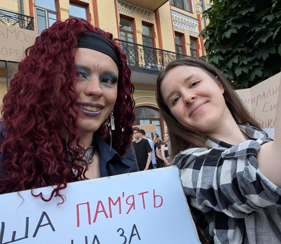 FelixoraDraws's tweet photo. Раунд 2 відстояли

Нагадую, завтра о 20:00 Київ знову збирається на площі Франка.
Вимоги:
- Відставка Сирського (головне)
- Повернення Федорова МО (як десерт) https://t.co/6KjU3gw0Gu