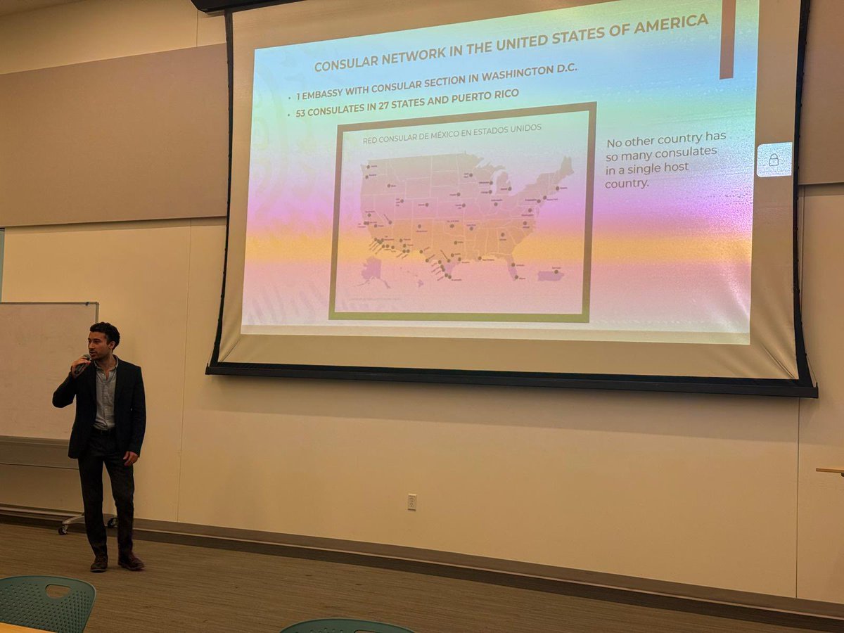 ConsulMexPot's tweet photo. 💬 En el foro “Cafecito” con estudiantes de medicina de #OHSU,
@ConsulMexPot
y @Centro_WashCo
presentamos los trabajos que realiza #VDS 🤝Alianza que conecta instituciones, estudiantes y profesionales comprometidos con la salud de los 🇲🇽. https://t.co/Ft6ZKO4UzR