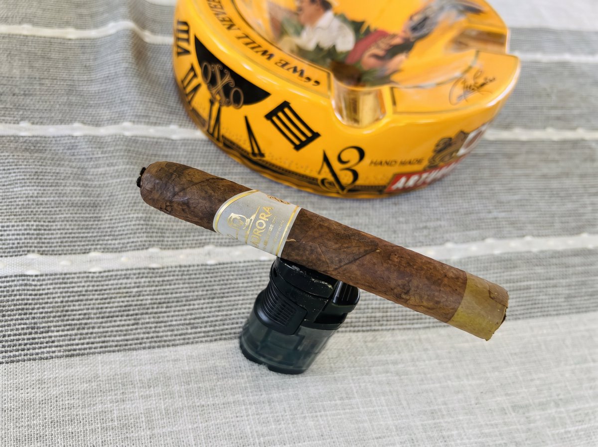 PastorAndPuros's tweet photo. @LaAuroraCigars #SmallBatch on the patio, only 139 boxes worldwide of this 17-year-aged leaf, which means if you’re reading this, you probably won’t ever have one lit…sorry. 😭 #PastorAndPuros #LaAurora #CigarLife #SmallBatch #HolySmokeBreak #PastorLife #LaAurora https://t.co/HI5j198Fgg