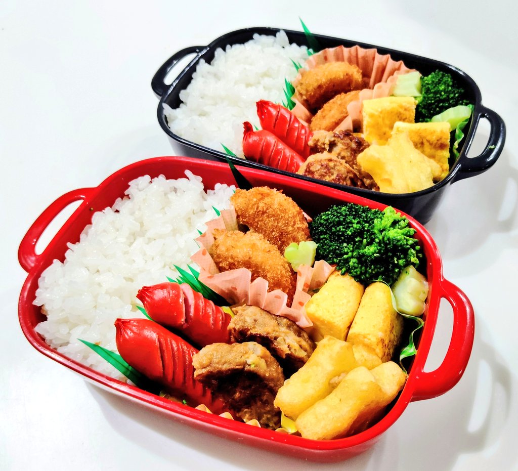 maiko_m04's tweet photo. おはようございます~~🌈☀🎹🎶✨
JKさんの部活弁当＆小学生の息子野球弁当🍱😁
グランド行ってきまーす⚾️
楽しみー✨
来年の中学生からの進路の話とか、色々相談したいことがあるからなぁ。。⚾️🏏
今日も良い1日を🍀🍀
#お弁当記録 https://t.co/24YyXfAngm