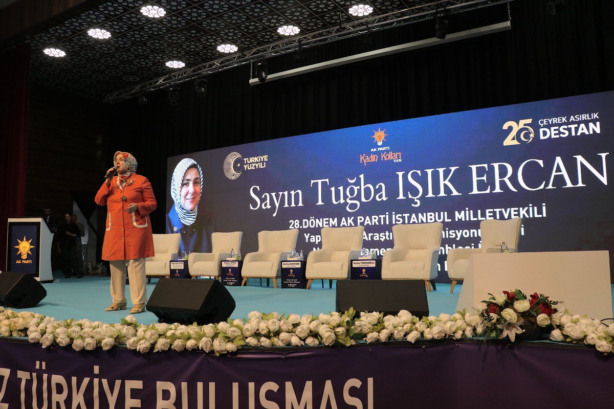 Deryailikan's tweet photo. Başkanım, @tugbaisikercan Van'ımıza hoş geldiniz.

Sizi ağırlamaktan büyük mutluluk duyduk. Katılımınızla gerçekleşen Türkiye Yüzyılında Terörsüz Türkiye Paneli çok verimli ve anlamlı geçti. Teşkilatımıza moral, kadınlarımıza ise güç ve motivasyon verdiniz.

İyi ki geldiniz 🇹🇷 https://t.co/HsBktiPdDi