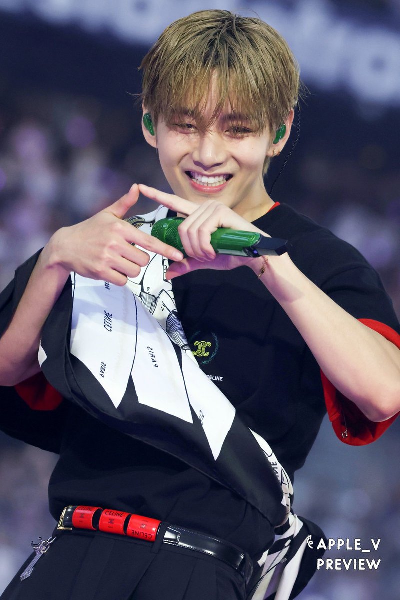 snowflake_tk's tweet photo. how can anyone not love him? 😭 https://t.co/xKWrTus5hU