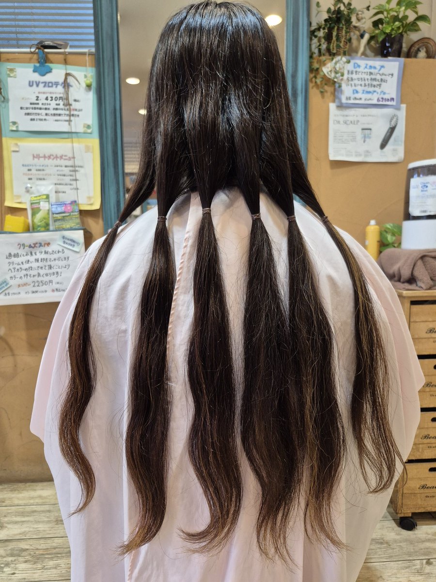KAASANMAcha's tweet photo. 私は、若い頃から「人はいつどうなるか？分からない。」って、ことに何度も直面してきた。今も。
2回目のドネーション完了！
5年前と同様35cm提供。何度も諦めようと思った。年老いて、髪の毛も細くなり、クセも強くなり、私はもうこれでおしまい。また、新たに挑戦する人が出ることを祈ります。 https://t.co/jEgTB6aOnG