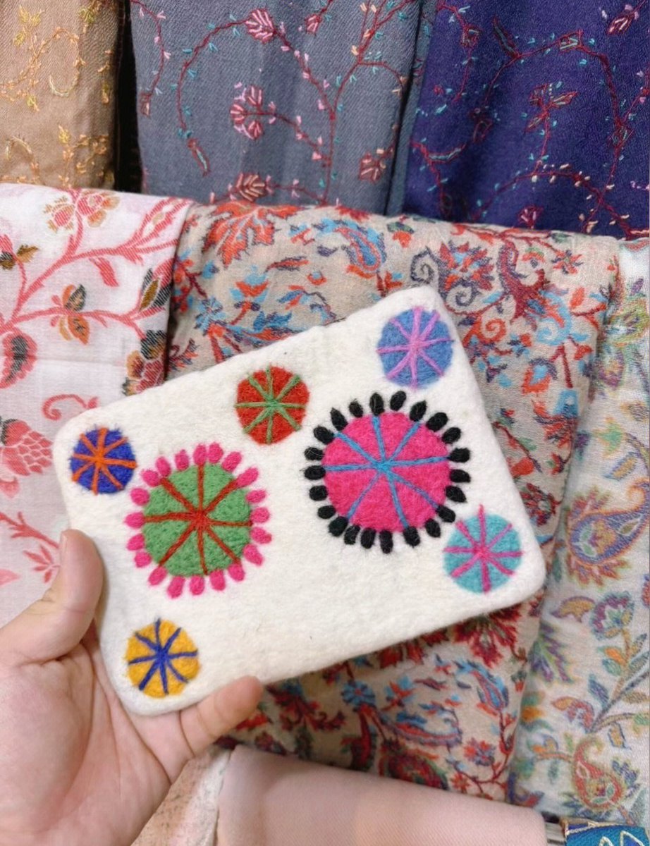 sbubm33332659's tweet photo. Just finished this cute felt pouch! Hand-stitching is the best way to unwind after a long day. https://t.co/AQ79e2rJfy