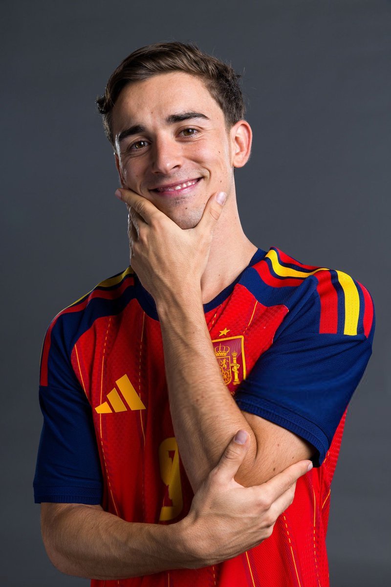 CentralDoYamal's tweet photo. A gente está batendo na tecla de Lionel Messi e Lamine Yamal, mas imagina esse doente aqui com uma Copa do Mundo kkkkkkkkkk

Esse nanico não vai dar paz para a ala branca de Madrid pqp https://t.co/6w5pw5xM4J
