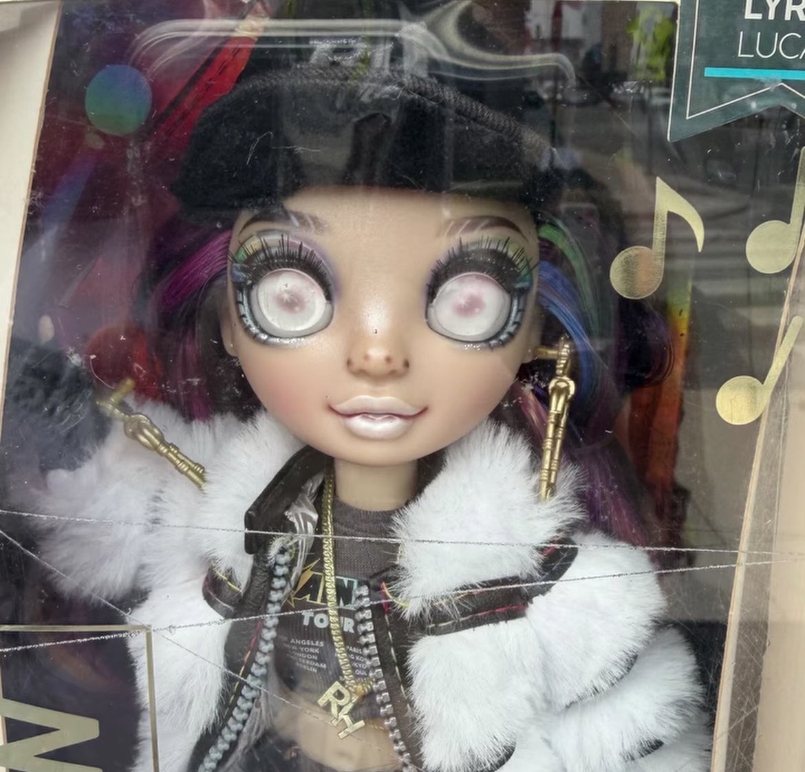 Alt_dollz's tweet photo. She has seen some things… https://t.co/N9VO6xbcvg