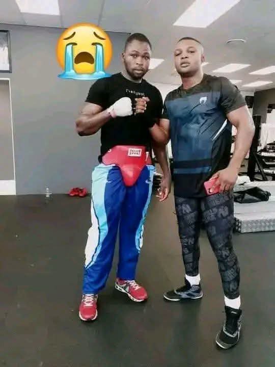 BobElessa's tweet photo. DRAME | AFRIQUE DU SUD 🇿🇦🇨🇩
Le Congolais Roméo Katompa « Bololo » a été brûlé vif à Johannesburg dans la nuit du 16 au 17 juillet 2026.
Ancien sparring-partner de Junior Makabu,il laisse une famille derrière lui.
Un drame qui choque,sur fond présumé de xénophobie.

Rip champion https://t.co/HwbTzhcEUm