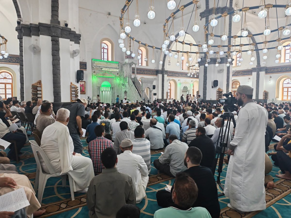 D1mashqi's tweet photo. Shaykh Adham al-Asimi's lesson in Khalid b. al-Walid Mosque, Homs https://t.co/yQ0NZpBRBQ