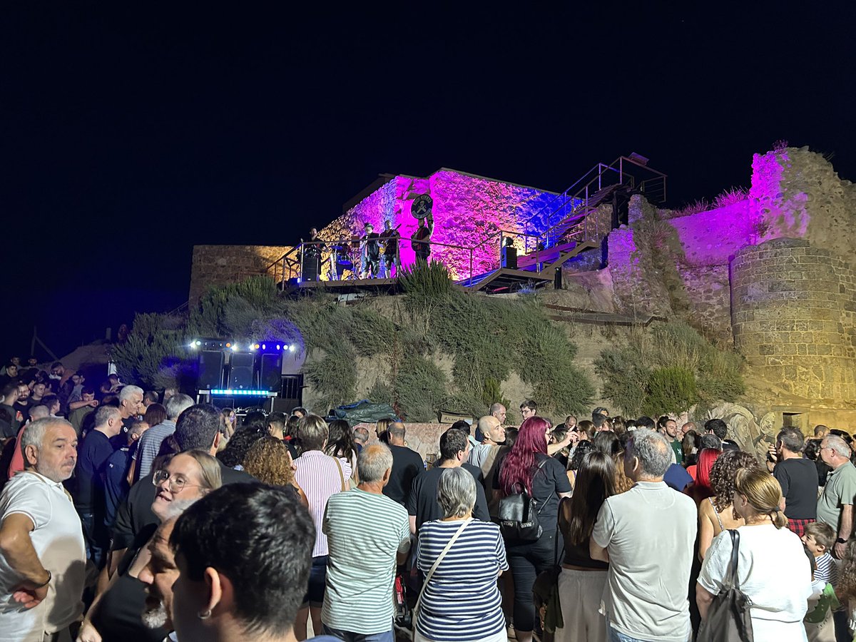 daniosesr's tweet photo. ��� “XI Jornada de difusión turística del #CastilloDeNalda” en la mejor compañía. https://t.co/PZi7Bi30pG