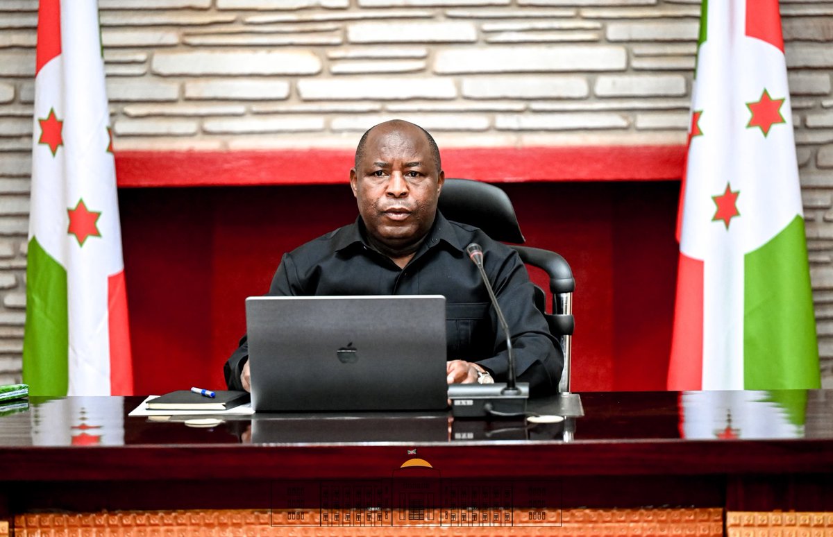 KwaNtare's tweet photo. Inama nshikiranganji yakoranye kuri uno wa 17 Mukakaro 2026 Ku kirimba c'igitega, ihagarikiwe n'Umukuru w'igihugu c'Uburundi Nyenicubahiro @GeneralNeva.
Muri iyo nama bihweje imigambi y'amategeko ibiri:
1. Integuro y'itegeko ryo mu biro kwa Nyenicubahiro ryerekana abajejwe igisata c'ubutunzi bwa Reta.
2. Itegeko ry'Umukuru w'igihugu rihindura itegeko: n°100/117 ryo ku wa  21 Ndamukiza 2021 rihinyanyura ikigo FONIC.