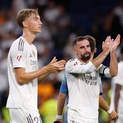 Ricardo_RG_'s tweet photo. @Mario___RM -Fueron jugadores de la selección Española. 
-Este mundial nonham sido convocados.
-Solo hemos encajado un gol.
-España llegó a la Final con comodidad. https://t.co/Wj4Y3TLwyh