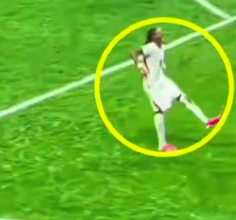 xmtibe's tweet photo. @DanisMCFC Thats an edited video. All a lie. Spence tackled Messi with the right foot, now when he gets up from the tackle he is lifting his left foot, which he hurt when he slid on the ground when he was tackling. Messi did not touch him. Stop the hate!! https://t.co/RBTnei6bCS