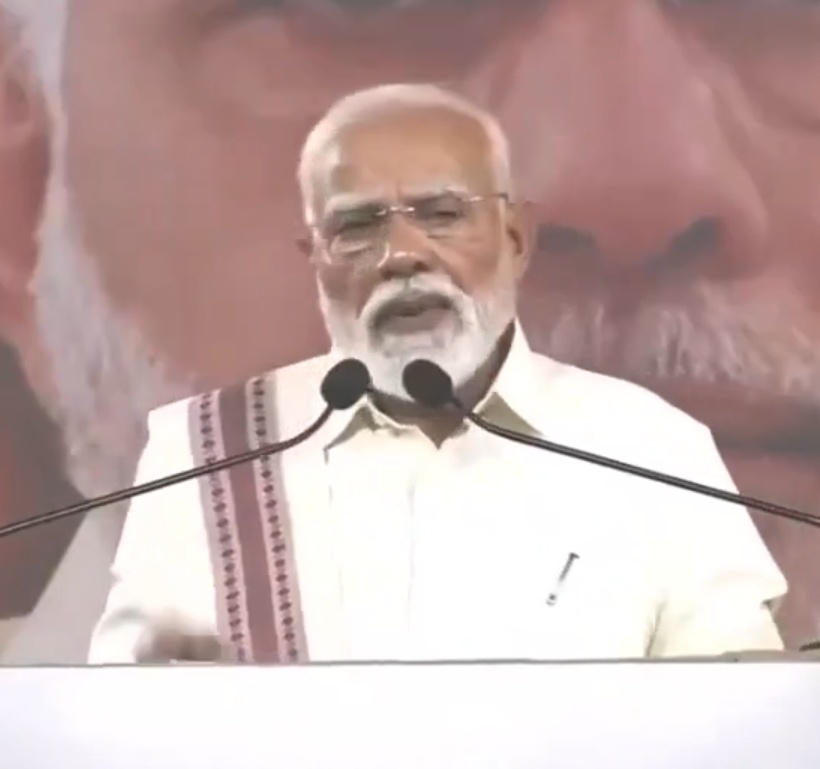 Amockx2022's tweet photo. Modi rally in                    Modi rally in 
Punjab 😭😭                  Tamil Nadu 😭😭 https://t.co/1bxvzRU4xq