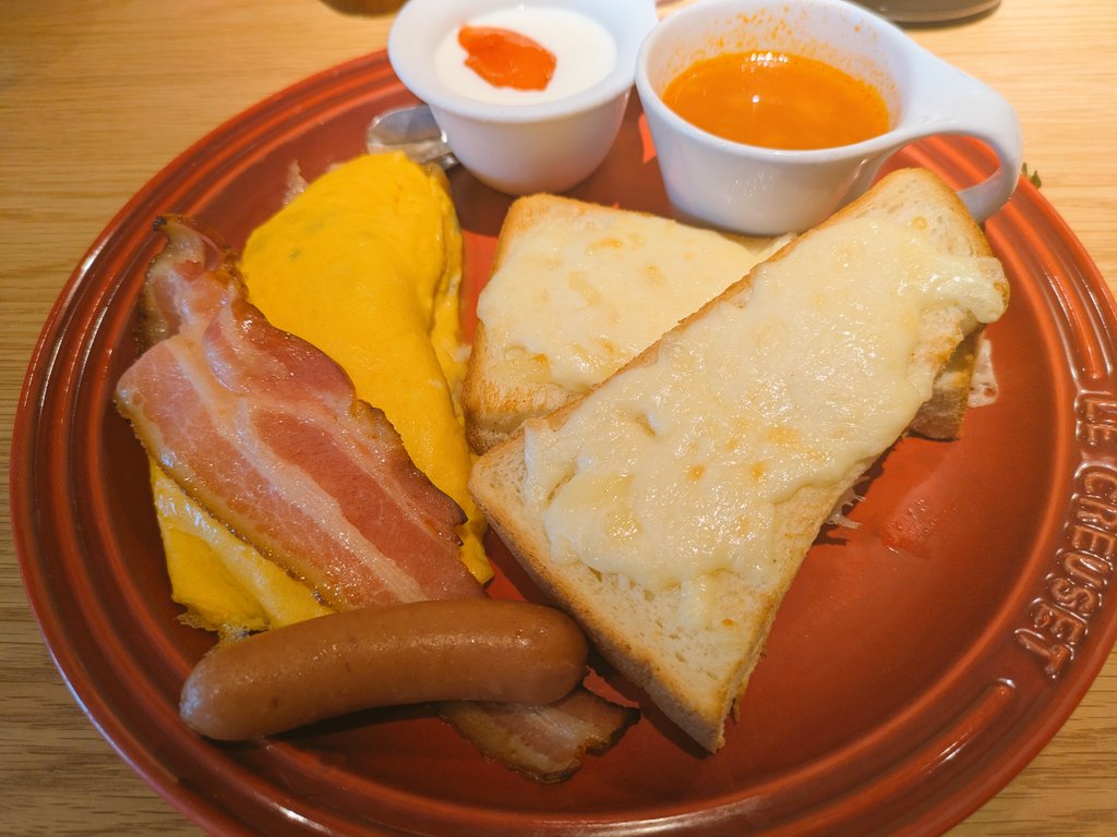 chocoharuY's tweet photo. 朝から母にたたき起こされて試合会場まで送らさせられたので帰り道にモーニングすることにした☺️ https://t.co/92hNowngNV